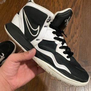 Nike Kyrie infinity Black and white